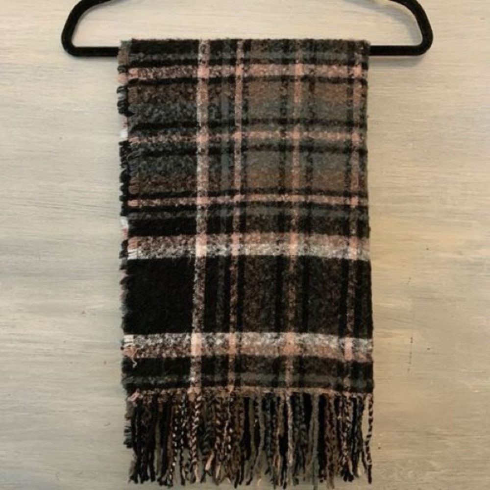 Steve Madden Soft Black Grey‎ Pink Wrap Scarf 77x22 Good Condition